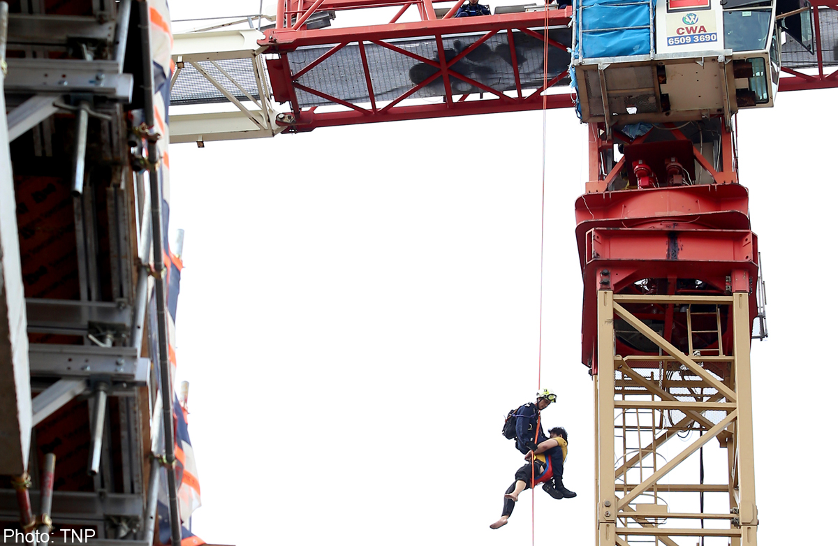 Highrise crane rescue , Singapore News AsiaOne